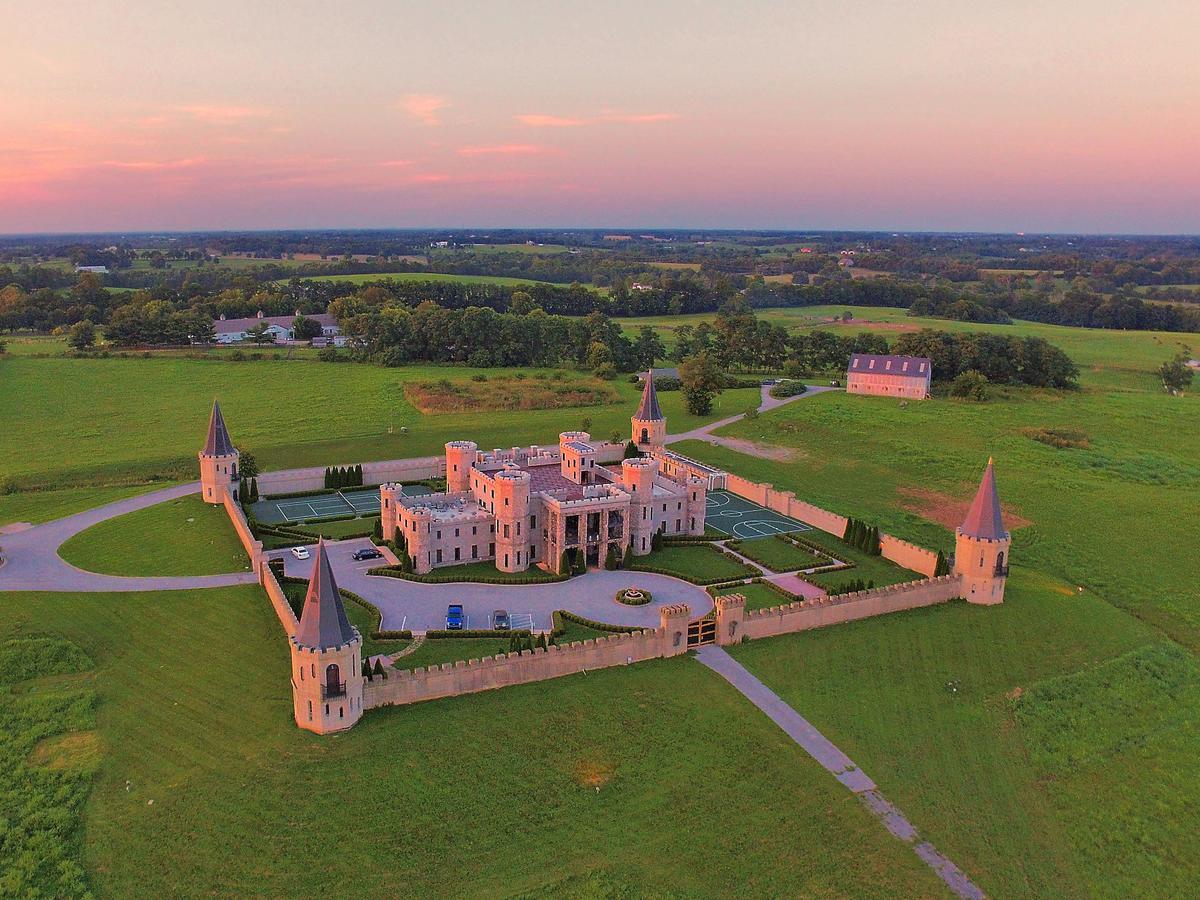 מלון Versailles Kentucky Castle מראה חיצוני תמונה